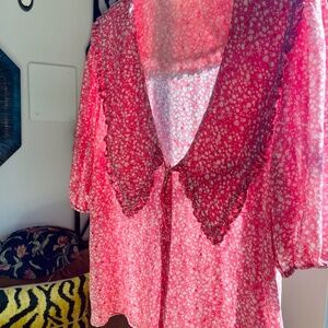 WAYF Amie Blouse, Pink Floral, Puff Sleeve, Oversized Collar